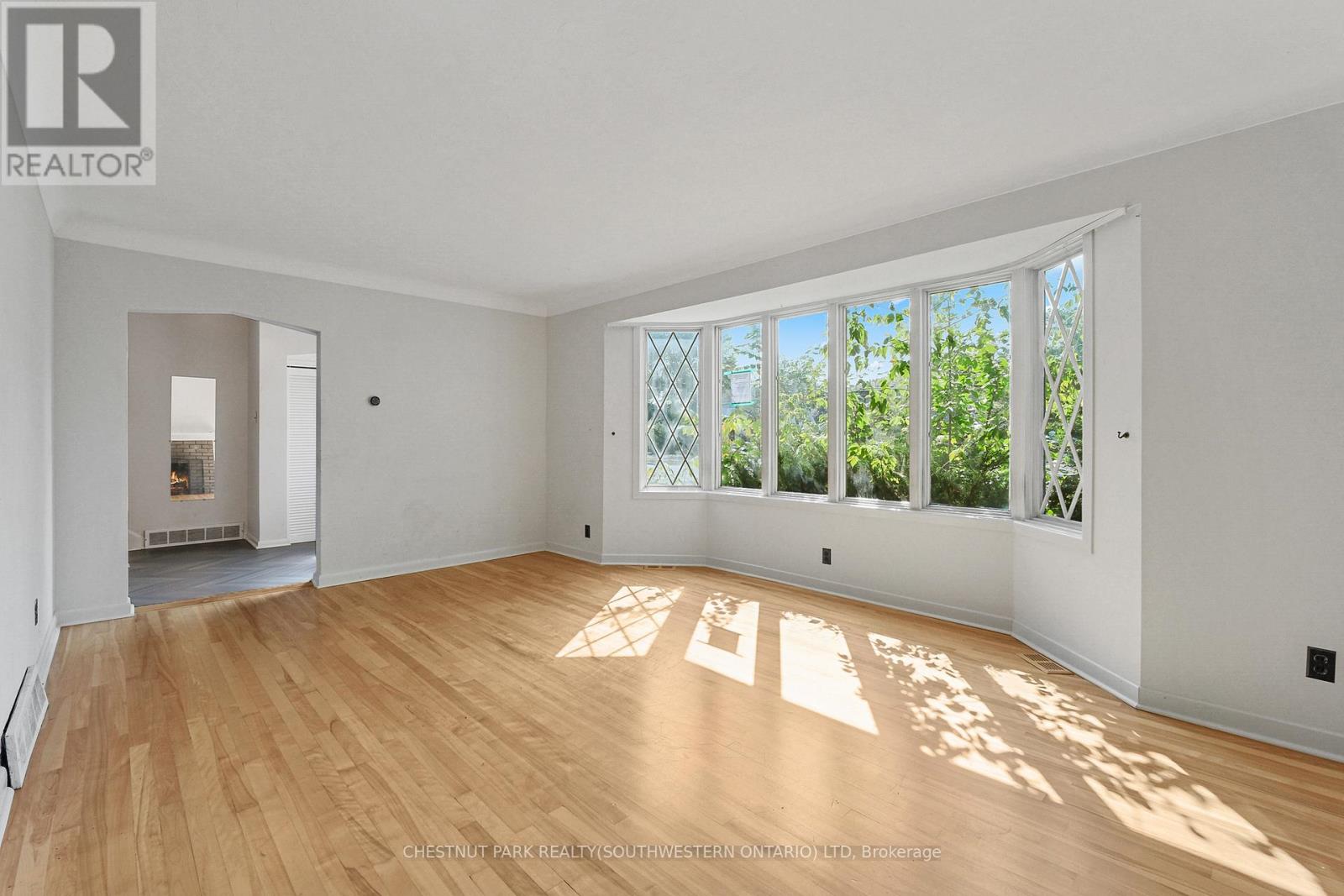 809 Smyth Road N, Ottawa, Ontario  K1G 1P2 - Photo 8 - X12397854