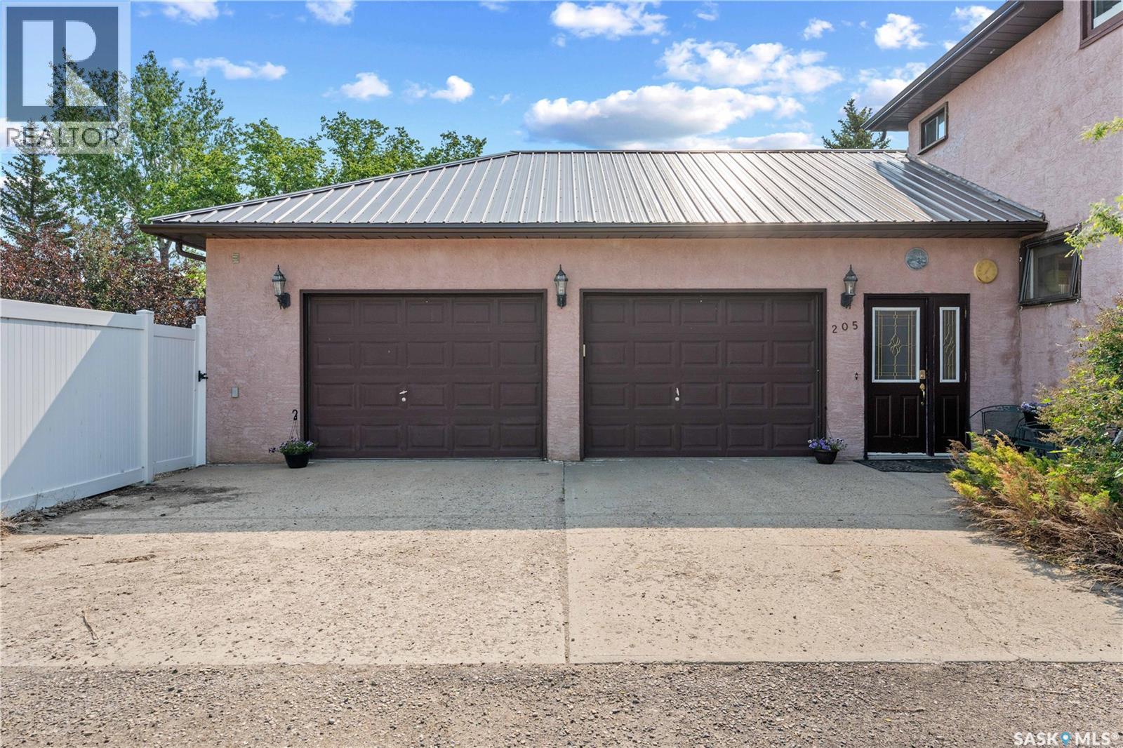 205 5th Avenue E, Gravelbourg, Saskatchewan  S0H 1X0 - Photo 2 - SK008445