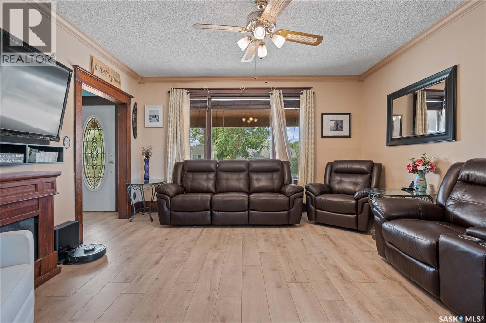 205 5th Avenue E, Gravelbourg, Saskatchewan  S0H 1X0 - Photo 9 - SK008445
