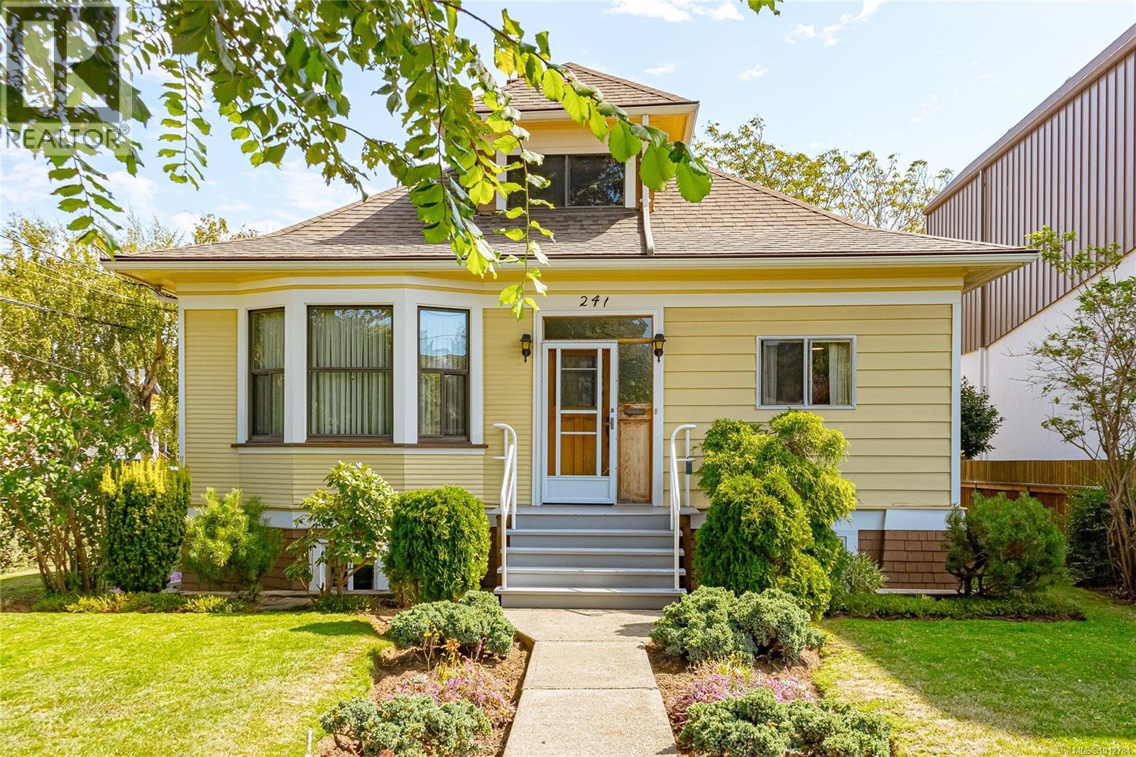 Property at 241 Montreal St image 4