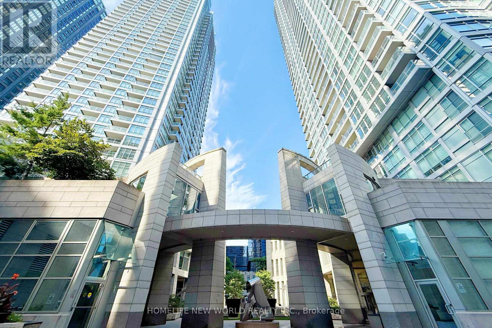 2105 - 2181 Yonge Street, Toronto (Mount Pleasant West), Ontario  M4S 3H7 - Photo 2 - C12337420