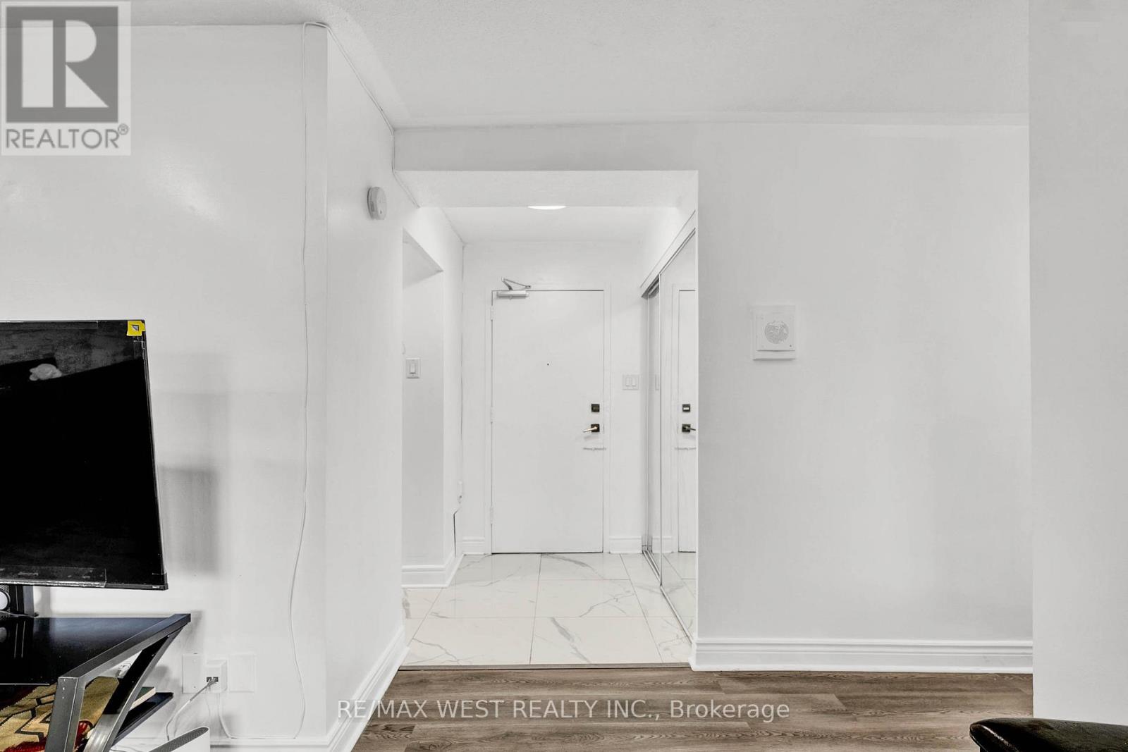 102 - 2825 Islington Avenue, Toronto, Ontario  M9L 2K1 - Photo 6 - W12392548
