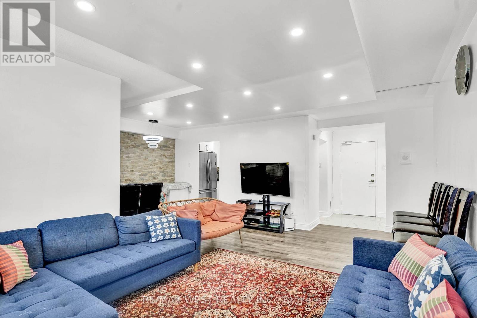 102 - 2825 Islington Avenue, Toronto, Ontario  M9L 2K1 - Photo 9 - W12392548