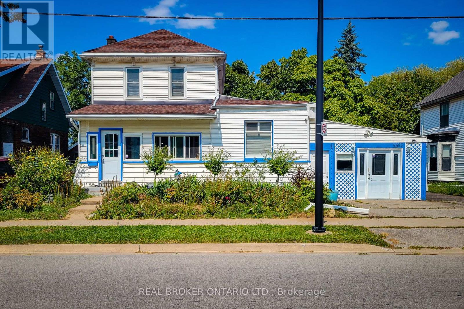 5685 Robinson Street, Niagara Falls, Ontario  L2G 2B1 - Photo 1 - X12397289