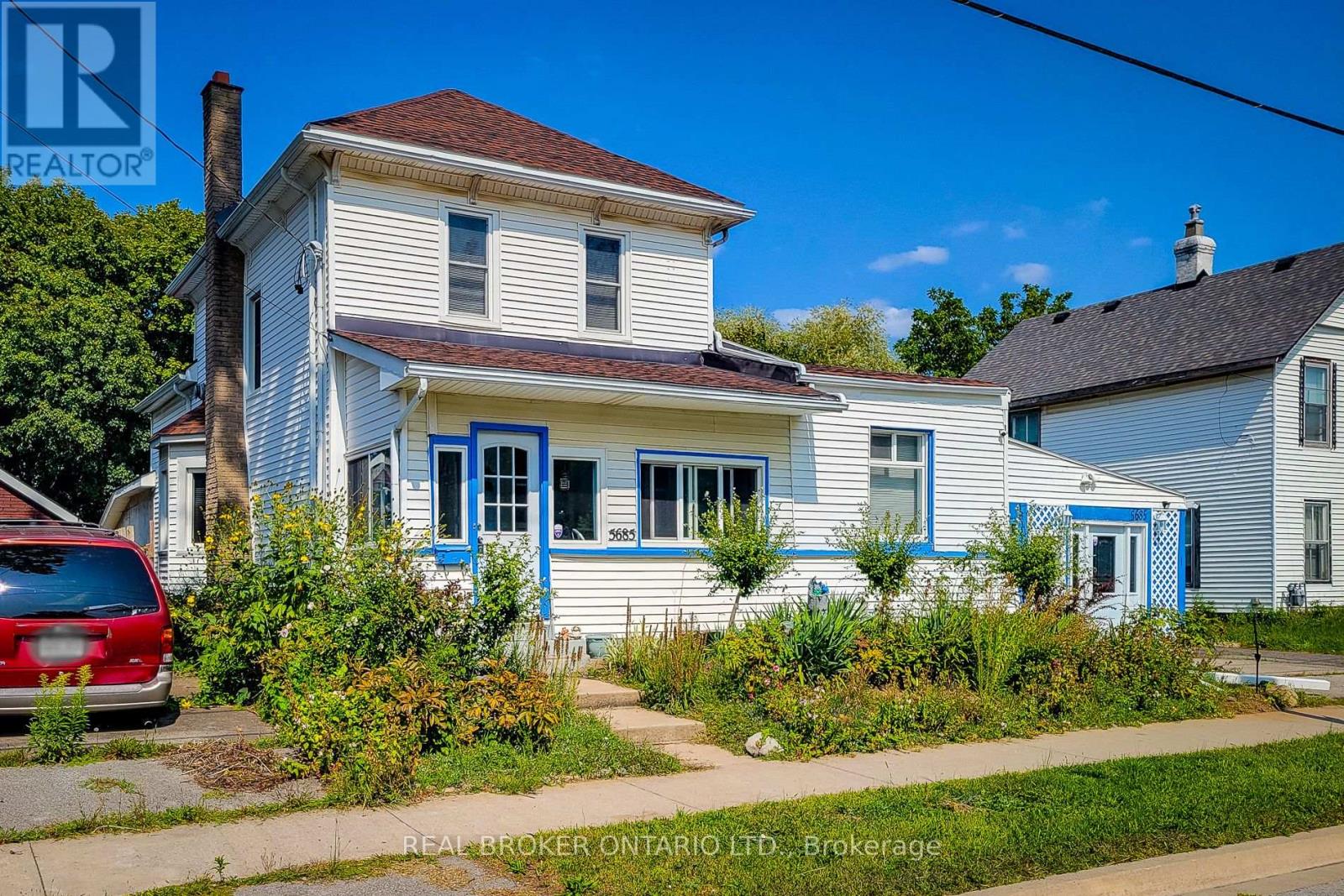 5685 Robinson Street, Niagara Falls, Ontario  L2G 2B1 - Photo 2 - X12397289