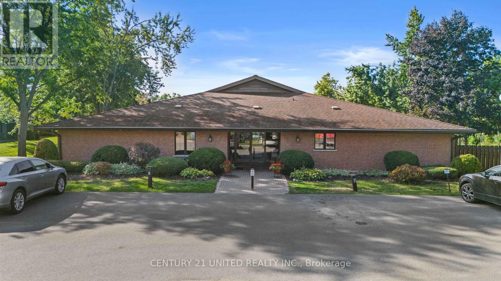 8 - 21 PADDOCK WOOD, Peterborough, Ontario