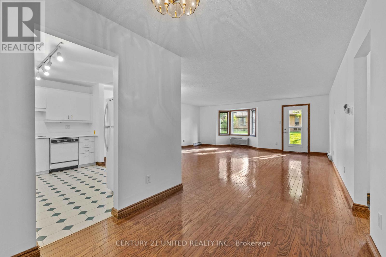 8 - 21 Paddock Wood, Peterborough, Ontario  K9H 7H2 - Photo 5 - X12397997