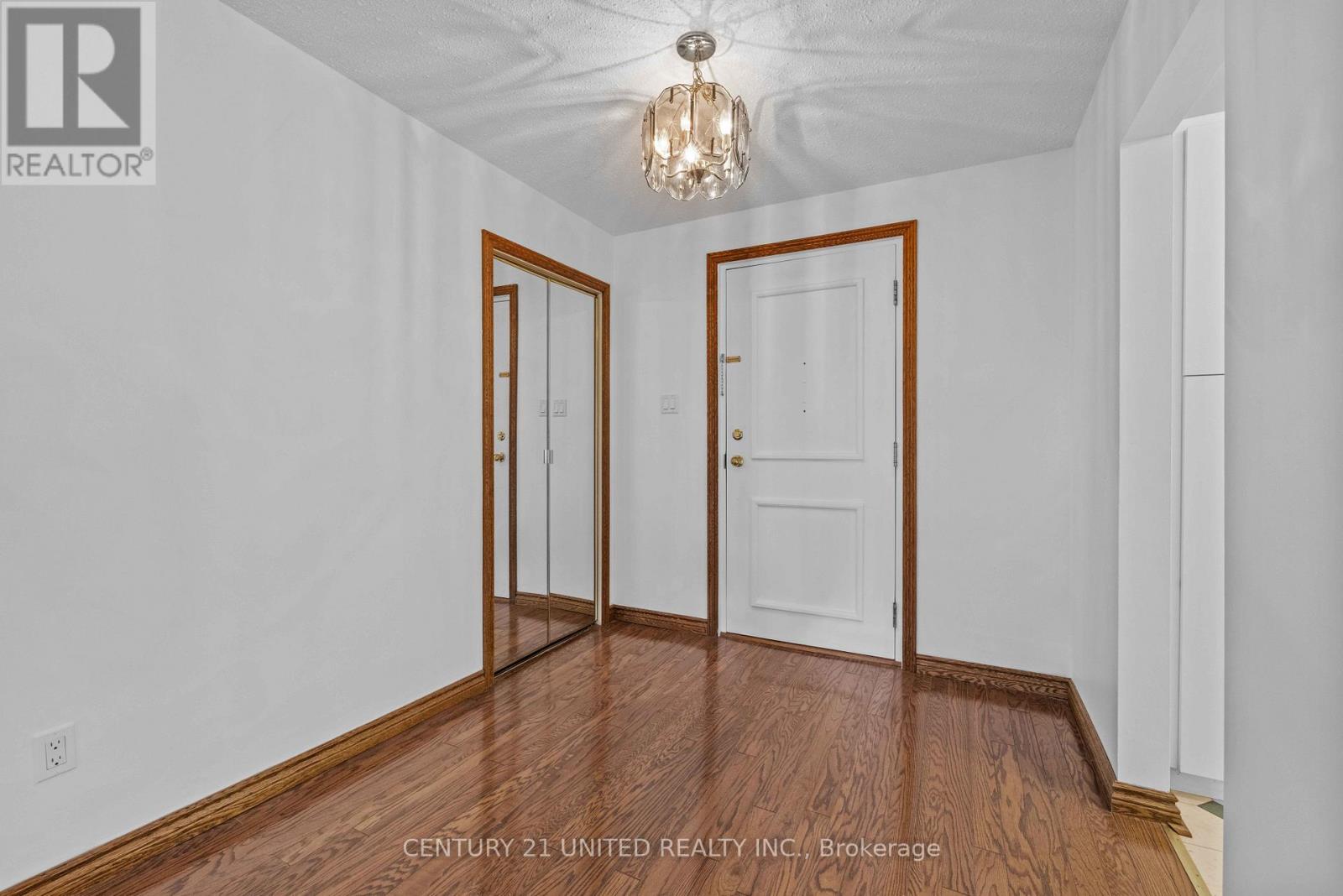 8 - 21 Paddock Wood, Peterborough, Ontario  K9H 7H2 - Photo 6 - X12397997