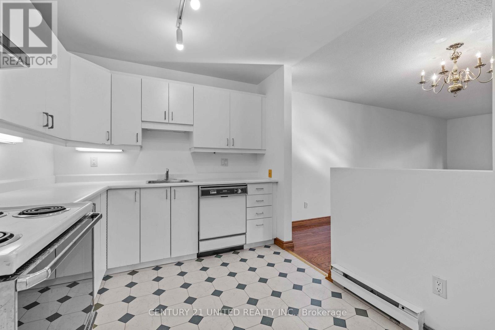 8 - 21 Paddock Wood, Peterborough, Ontario  K9H 7H2 - Photo 7 - X12397997