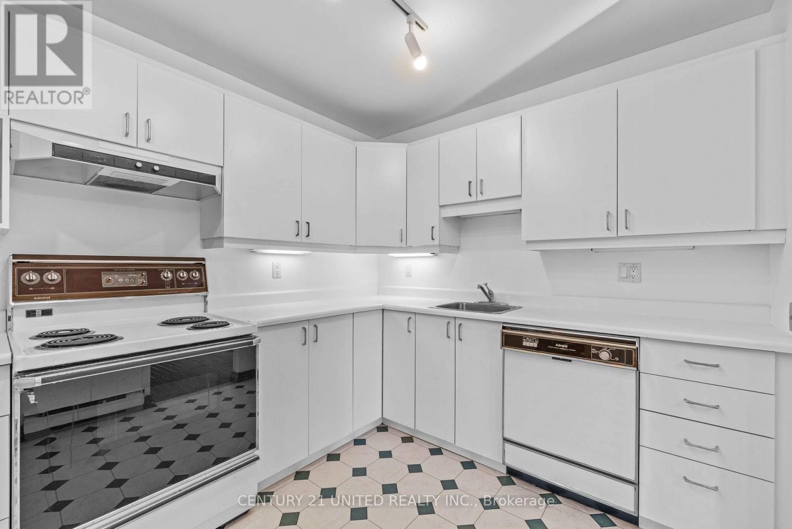 8 - 21 Paddock Wood, Peterborough, Ontario  K9H 7H2 - Photo 9 - X12397997