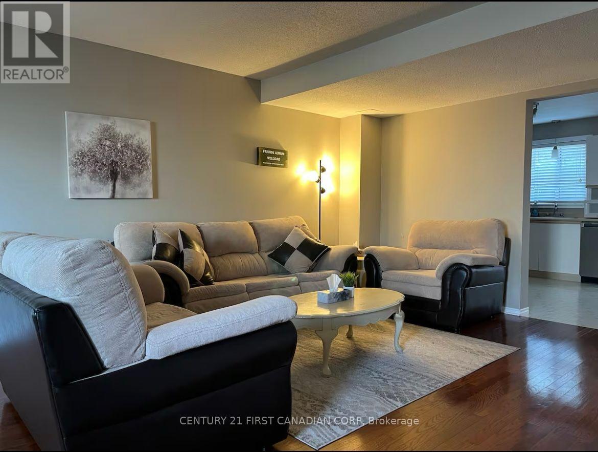 2 - 70 Chapman Court, London North, Ontario  N6G 4Z4 - Photo 4 - X12397973