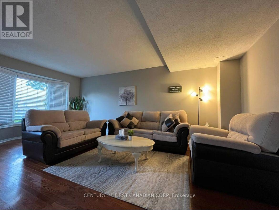 2 - 70 Chapman Court, London North, Ontario  N6G 4Z4 - Photo 5 - X12397973