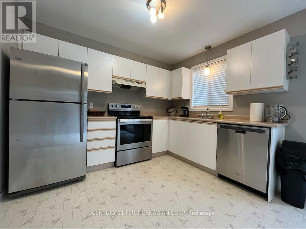 2 - 70 Chapman Court, London North, Ontario  N6G 4Z4 - Photo 6 - X12397973