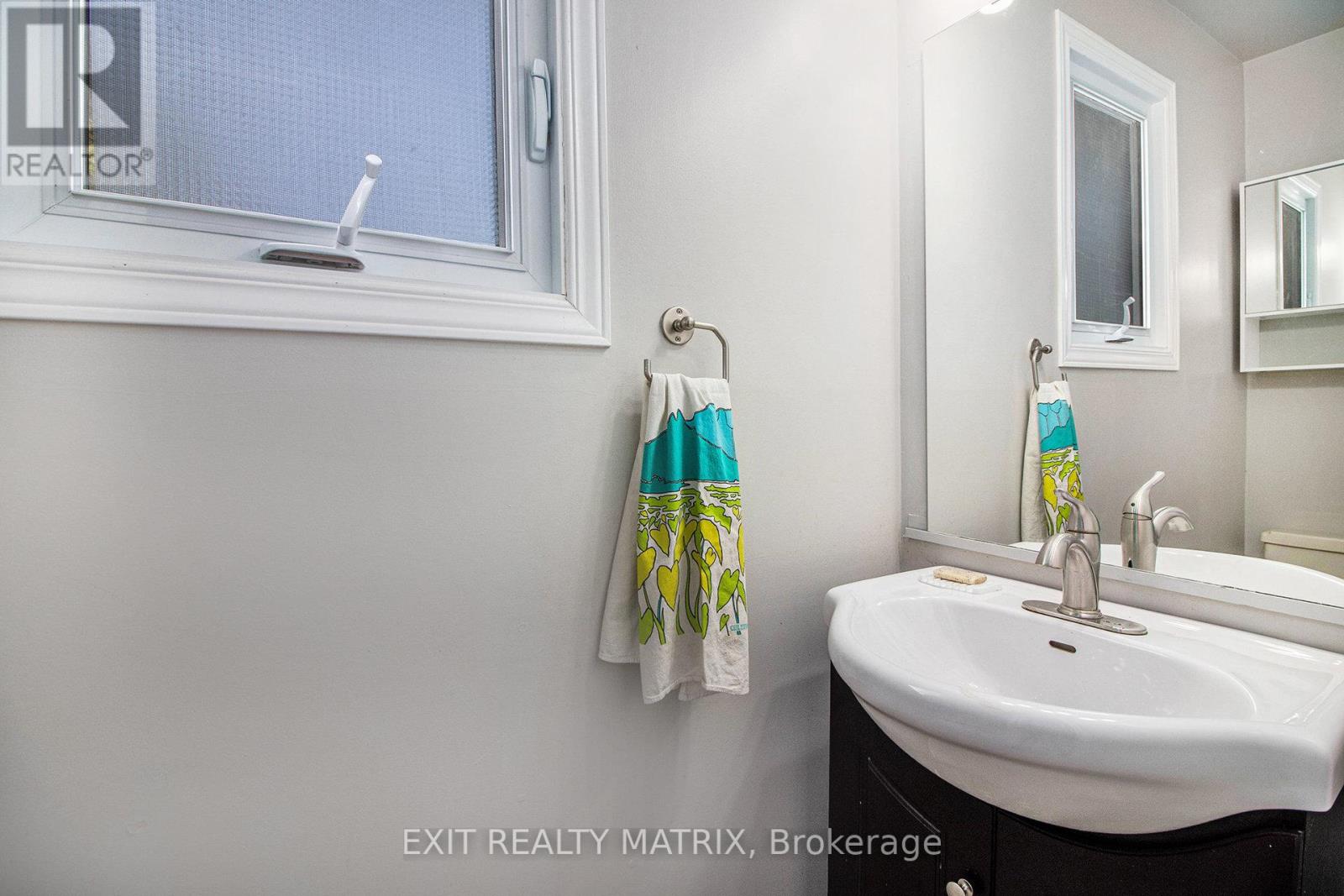 73 George Street, Russell, Ontario  K4R 1C2 - Photo 8 - X12397991