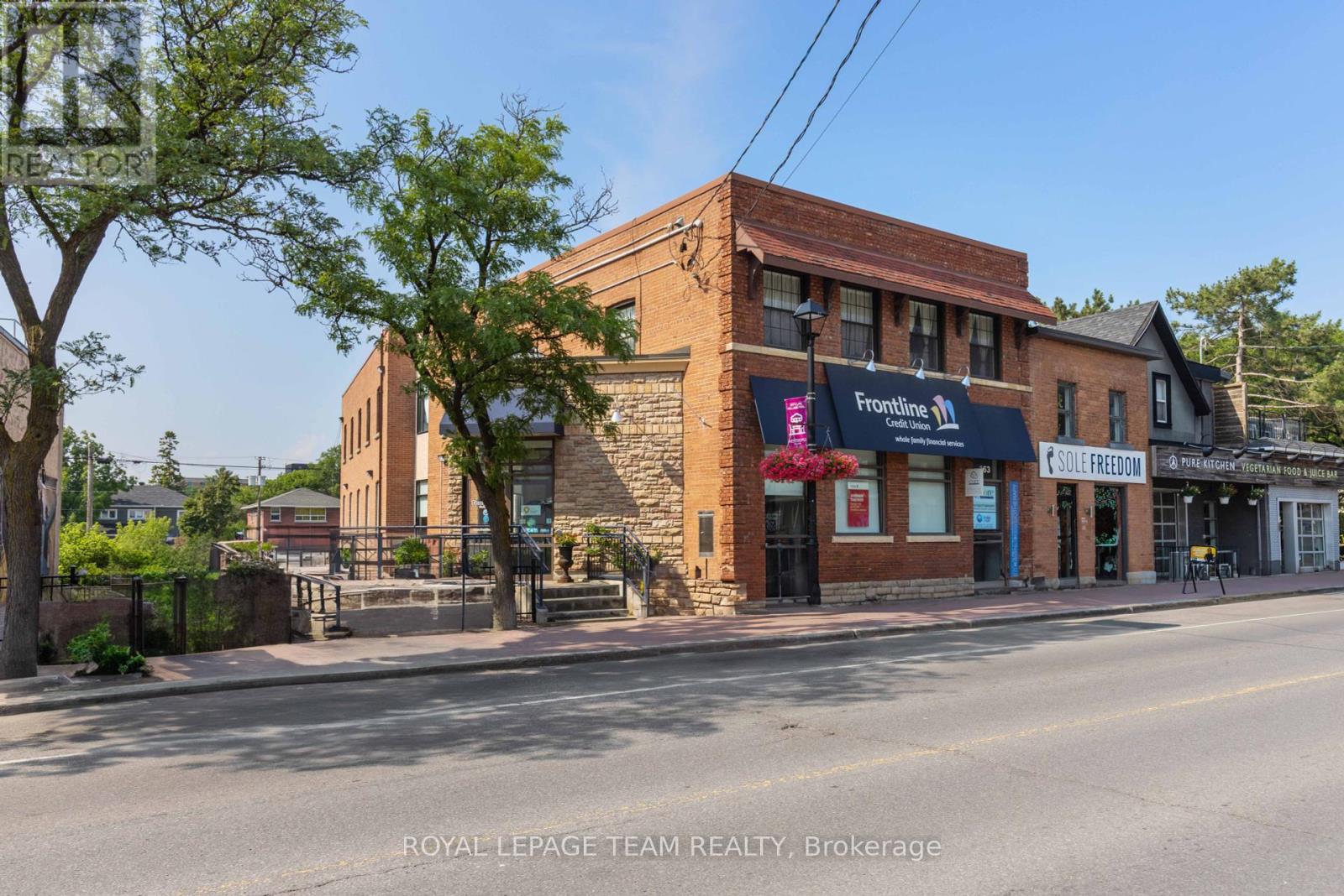 365 Richmond Road, Ottawa, Ontario  K2A 0E7 - Photo 3 - X12398028