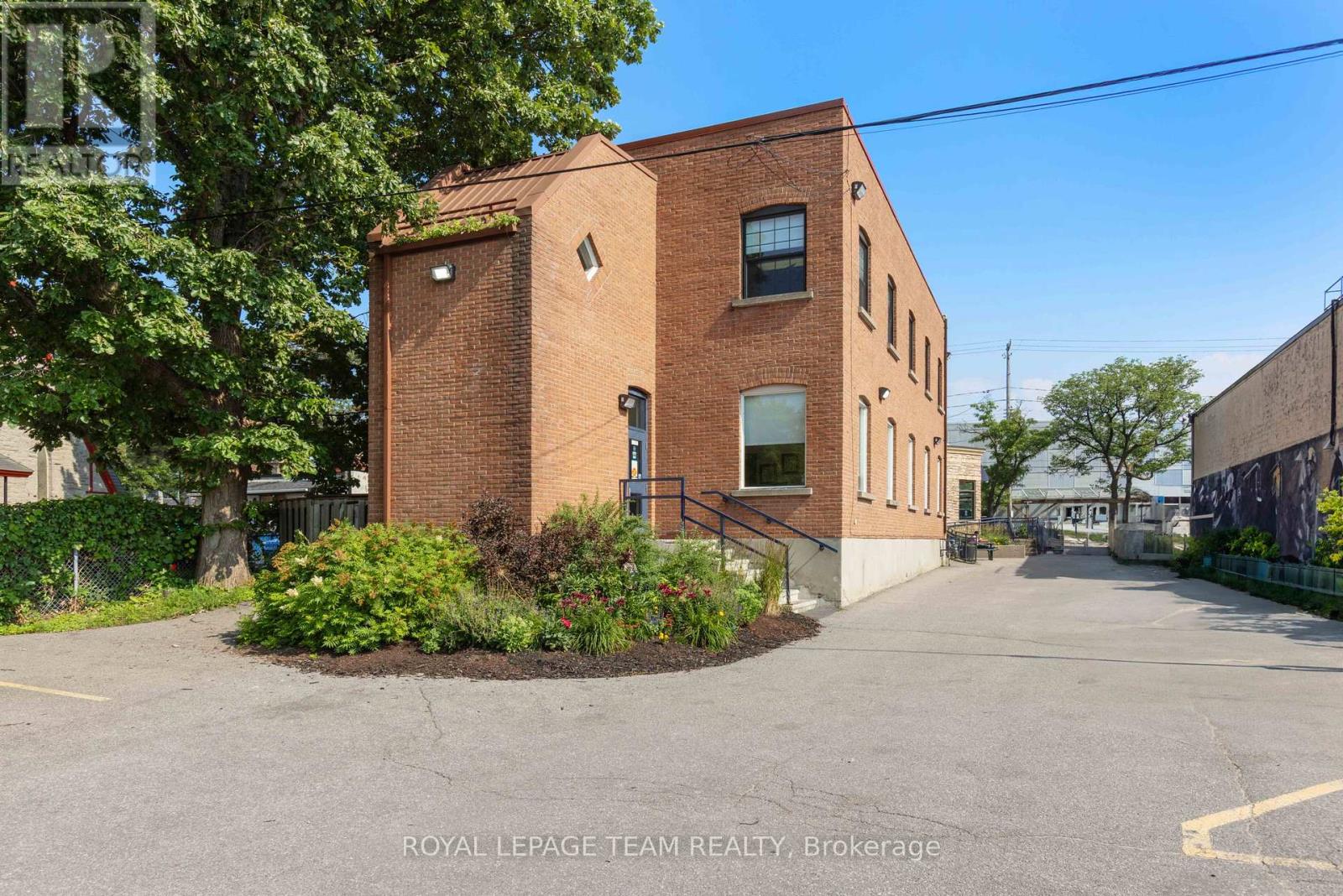 365 Richmond Road, Ottawa, Ontario  K2A 0E7 - Photo 4 - X12398028