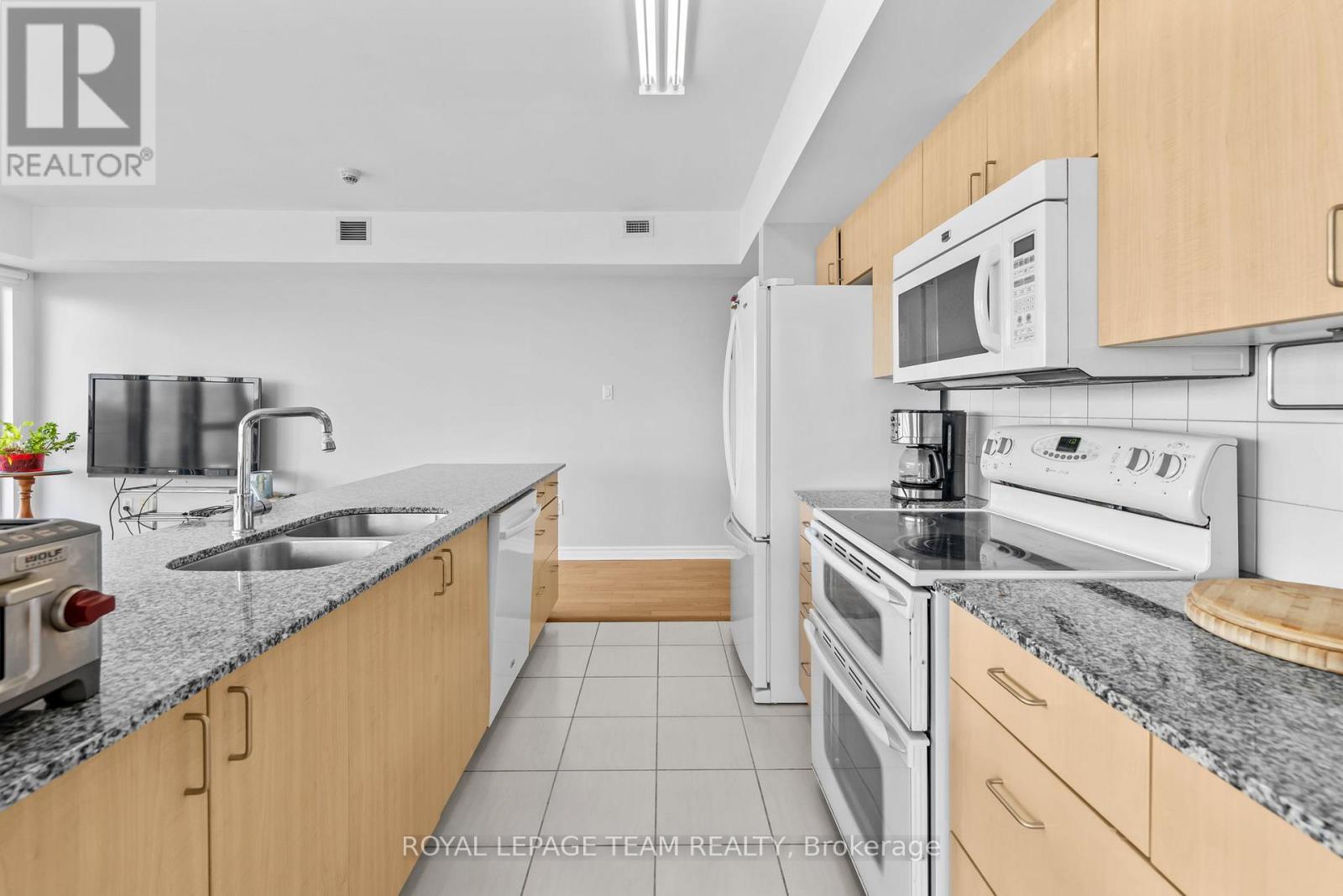 1002 - 70 Landry Street, Ottawa, Ontario  K1L 0A8 - Photo 11 - X12398123