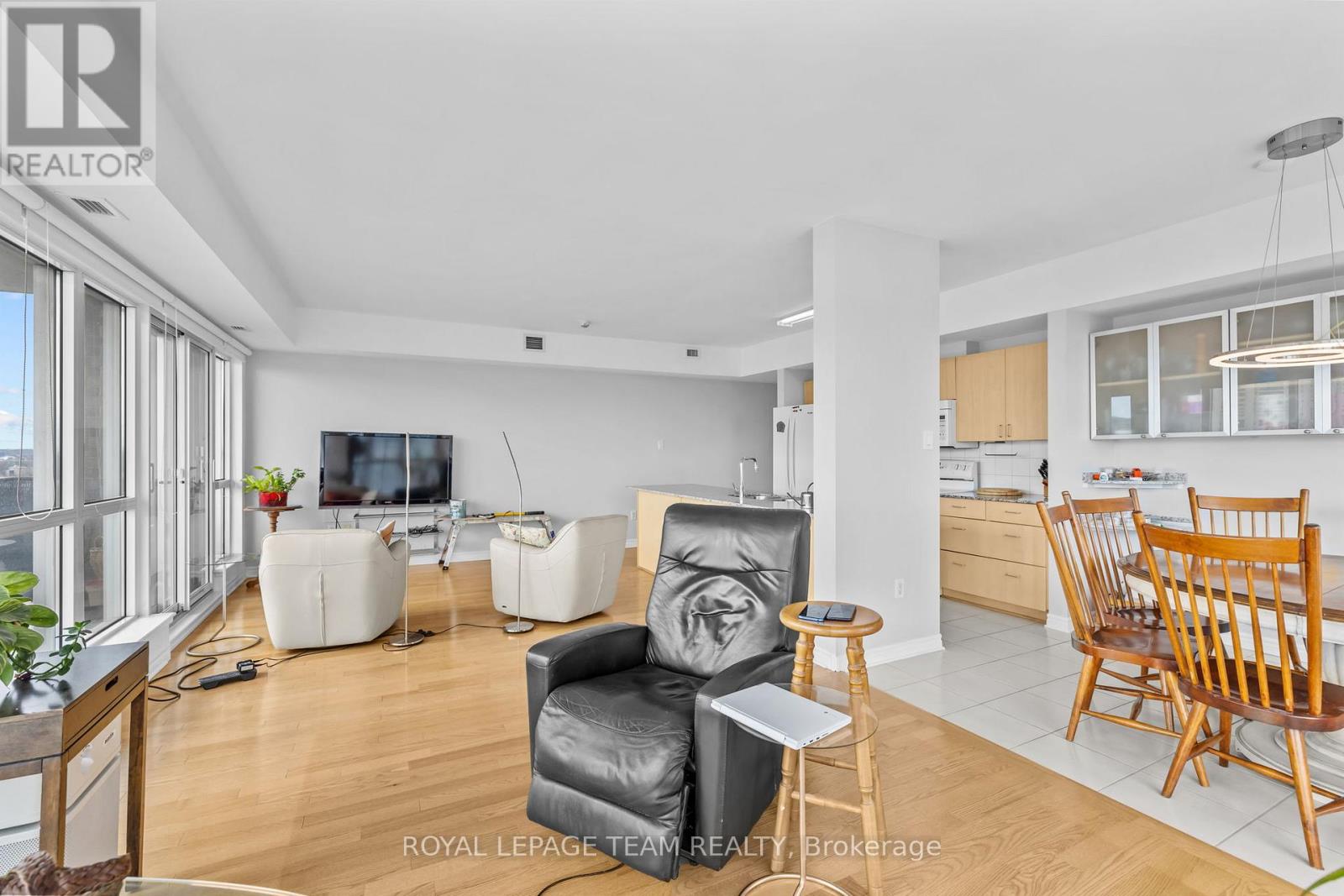 1002 - 70 Landry Street, Ottawa, Ontario  K1L 0A8 - Photo 12 - X12398123