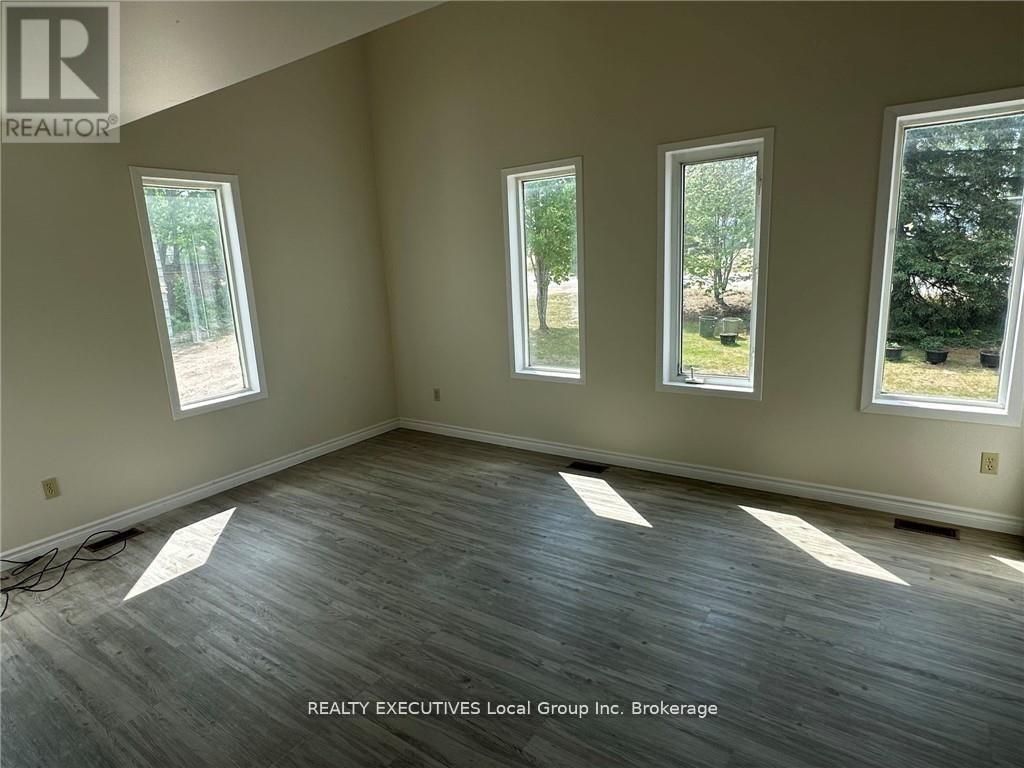 510 Valois Drive, Mattawa, Ontario  P0H 1V0 - Photo 4 - X12398085