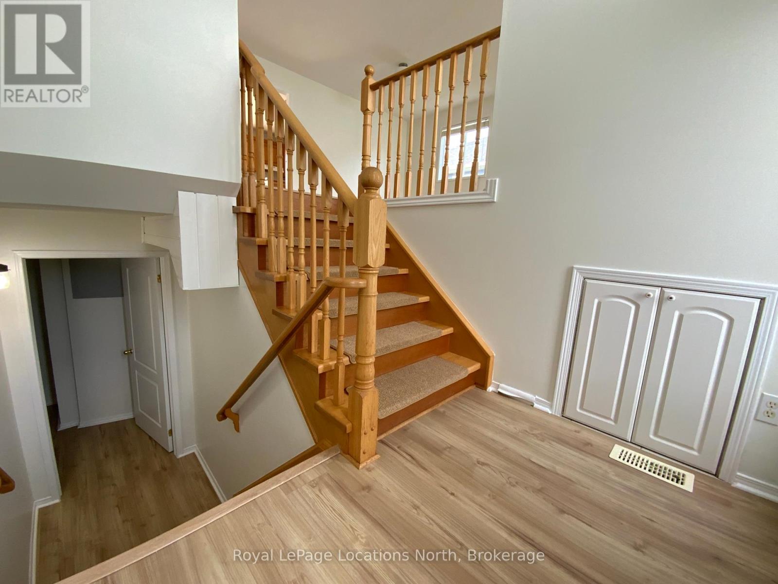 210 Quebec Street, Clearview (Stayner), Ontario  L0M 1S0 - Photo 2 - S12398136