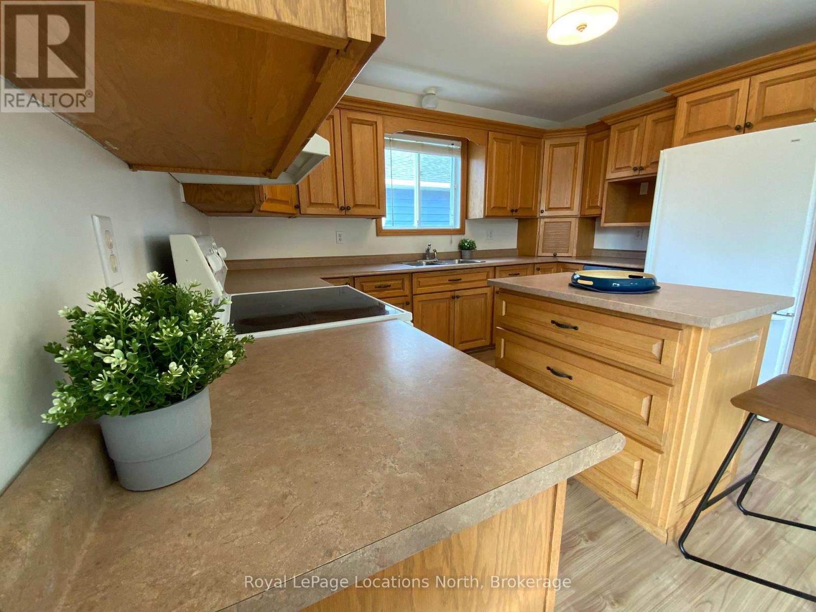 210 Quebec Street, Clearview (Stayner), Ontario  L0M 1S0 - Photo 8 - S12398136