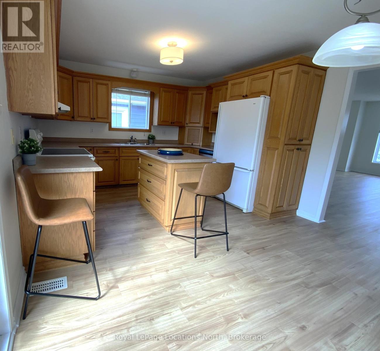 210 Quebec Street, Clearview (Stayner), Ontario  L0M 1S0 - Photo 9 - S12398136