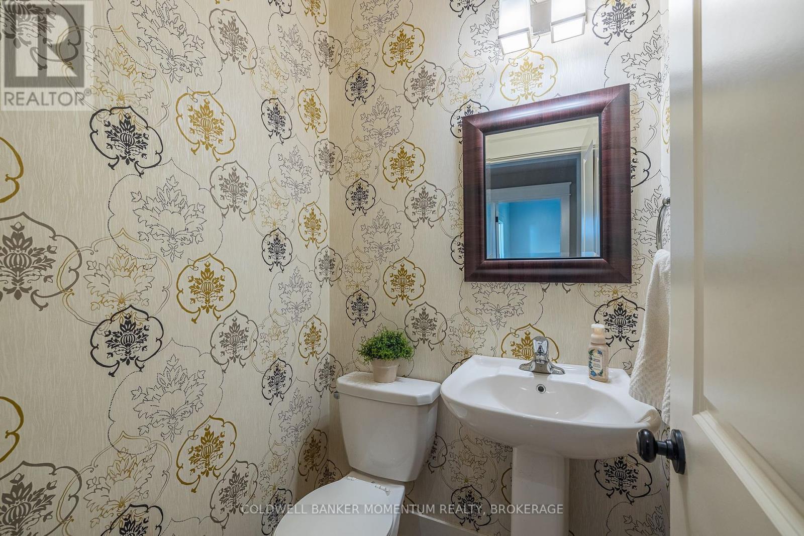 465 Line 2 Road, Niagara-On-The-Lake, Ontario  L0S 1J0 - Photo 9 - X12397994