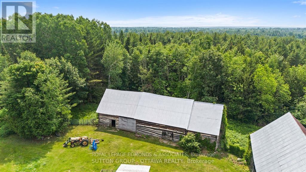 1448 Woito Station Road, Laurentian Valley, Ontario  K8A 6W5 - Photo 19 - X12393013