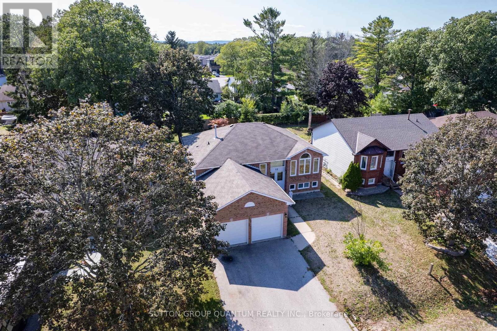 12 Langevin Drive, Wasaga Beach, Ontario  L9Z 1C6 - Photo 2 - S12397924