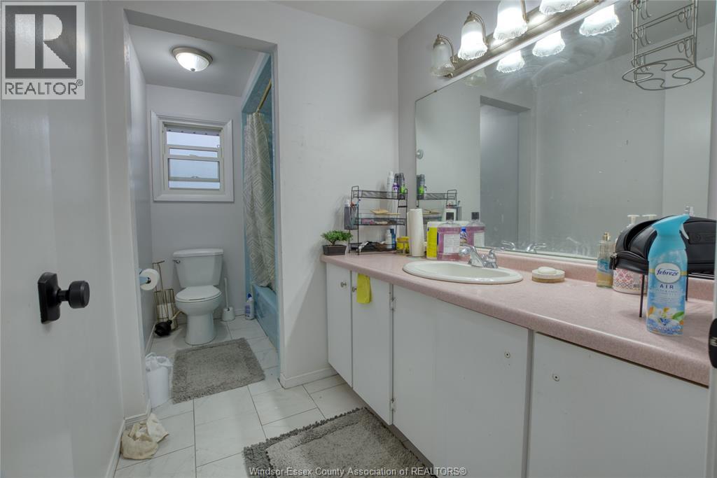 881 Lounsborough, Windsor, Ontario  N9G 1G2 - Photo 9 - 25023097