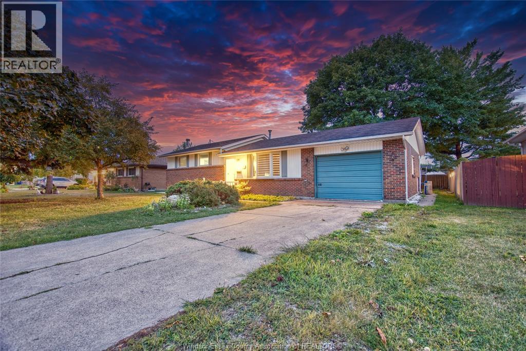 881 Lounsborough, Windsor, Ontario  N9G 1G2 - Photo 2 - 25023097