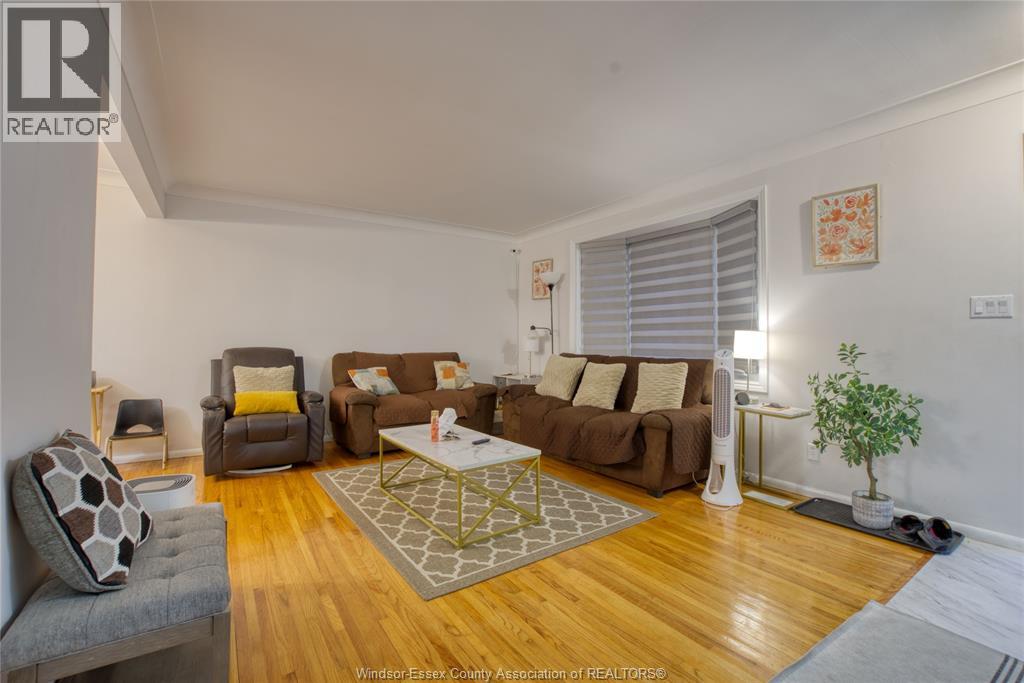 881 Lounsborough, Windsor, Ontario  N9G 1G2 - Photo 3 - 25023097