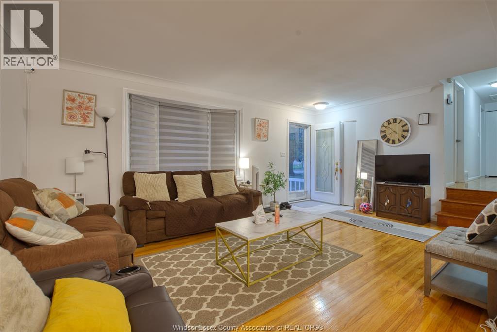 881 Lounsborough, Windsor, Ontario  N9G 1G2 - Photo 4 - 25023097
