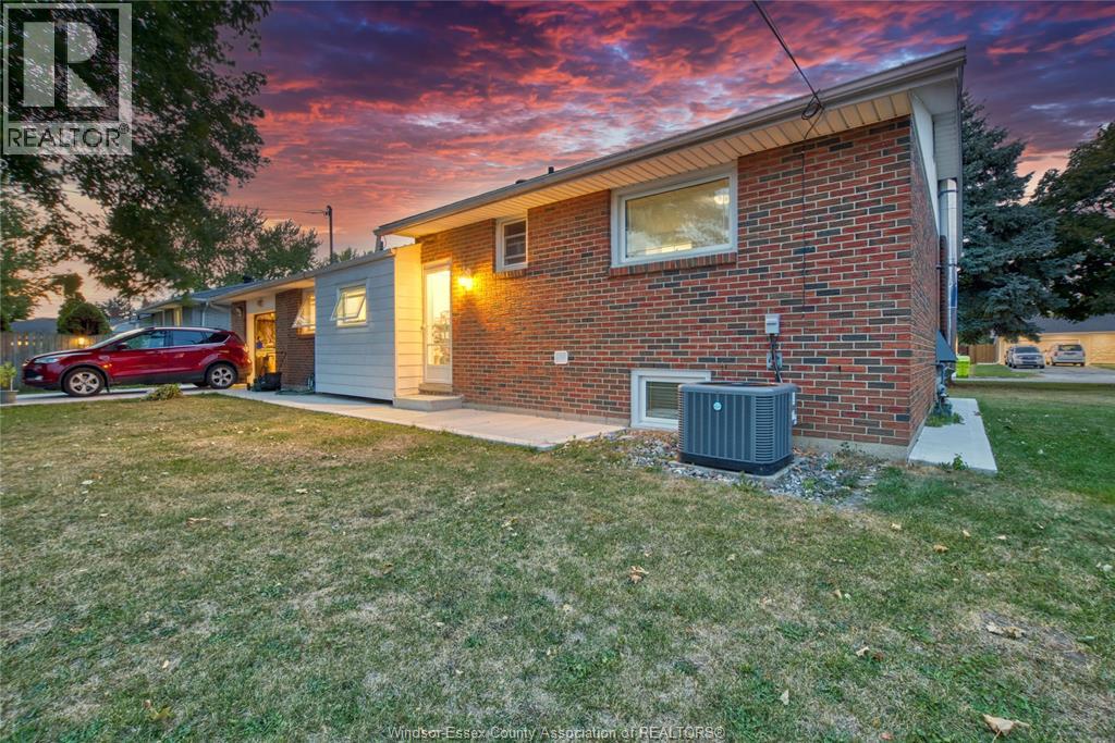 881 Lounsborough, Windsor, Ontario  N9G 1G2 - Photo 21 - 25023097