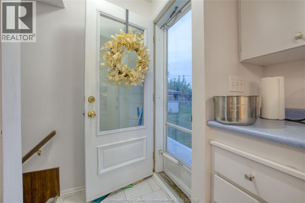 881 Lounsborough, Windsor, Ontario  N9G 1G2 - Photo 13 - 25023097