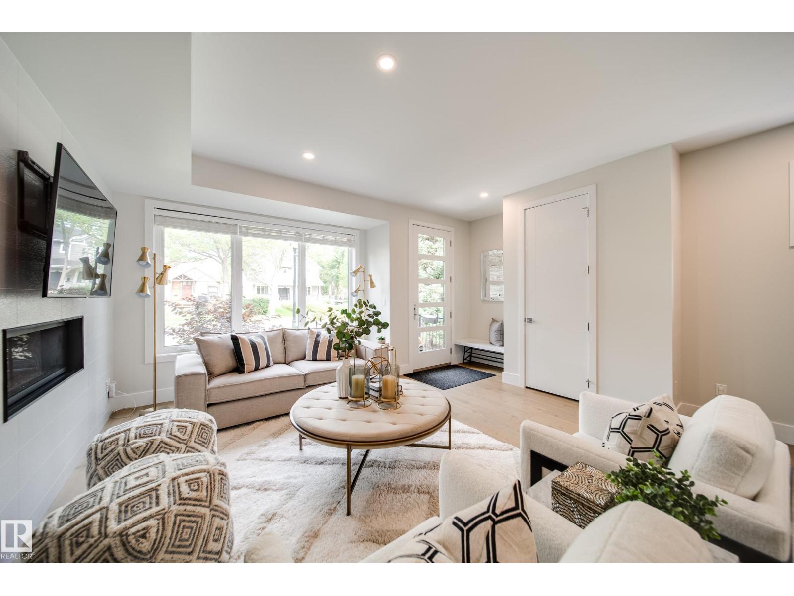 14005 105 Av Nw, Edmonton, Alberta  T5N 0Z1 - Photo 2 - E4457289