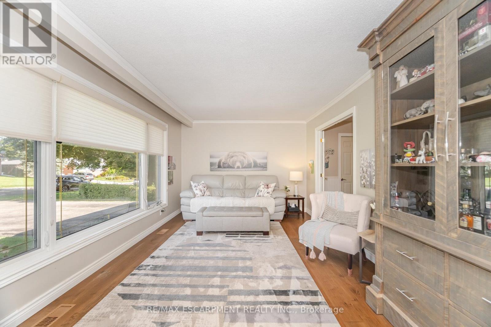 70 Cobblehill Road, Halton Hills, Ontario  L6X 1X3 - Photo 11 - W12397928