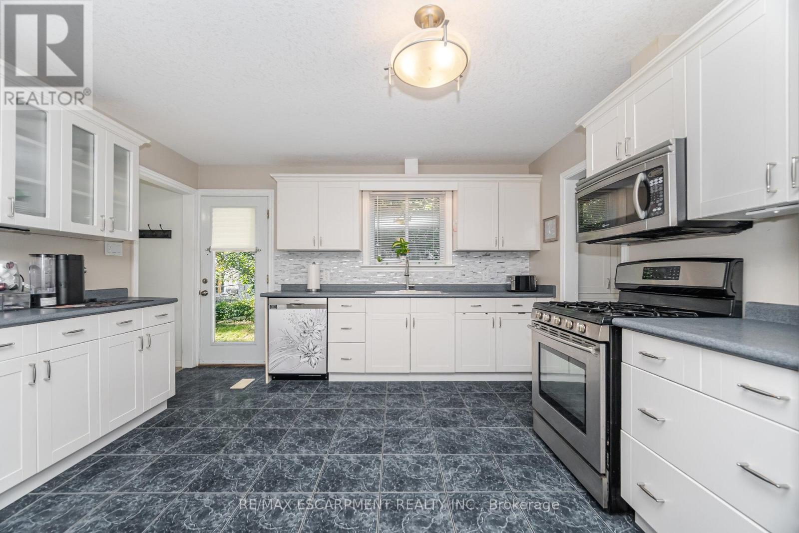 70 Cobblehill Road, Halton Hills, Ontario  L6X 1X3 - Photo 16 - W12397928