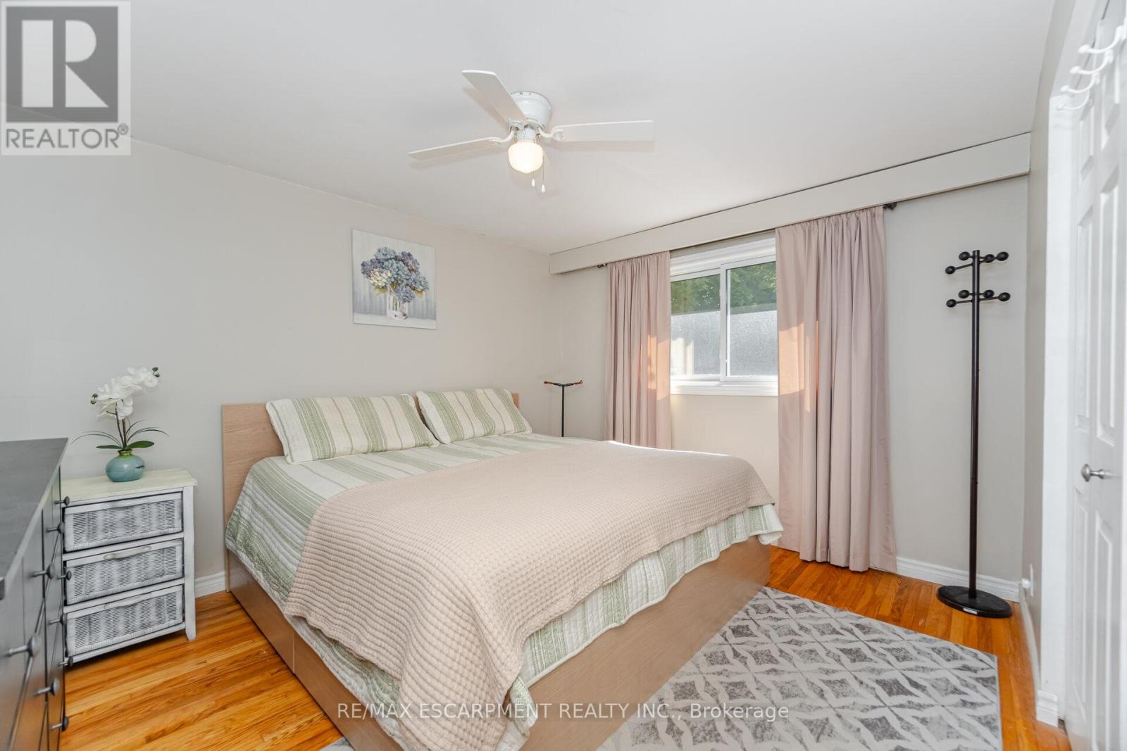 70 Cobblehill Road, Halton Hills, Ontario  L6X 1X3 - Photo 19 - W12397928