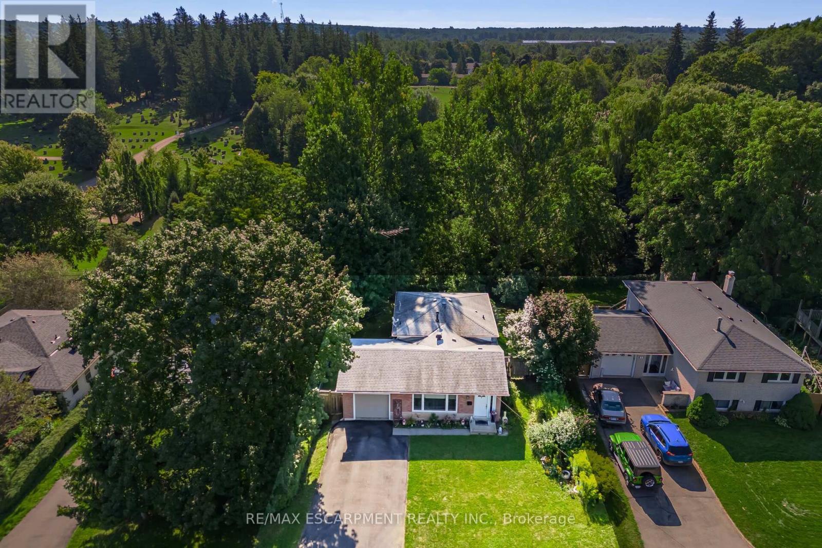 70 Cobblehill Road, Halton Hills, Ontario  L6X 1X3 - Photo 2 - W12397928