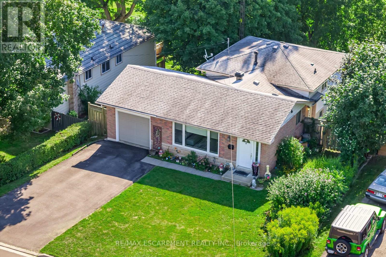 70 Cobblehill Road, Halton Hills, Ontario  L6X 1X3 - Photo 3 - W12397928