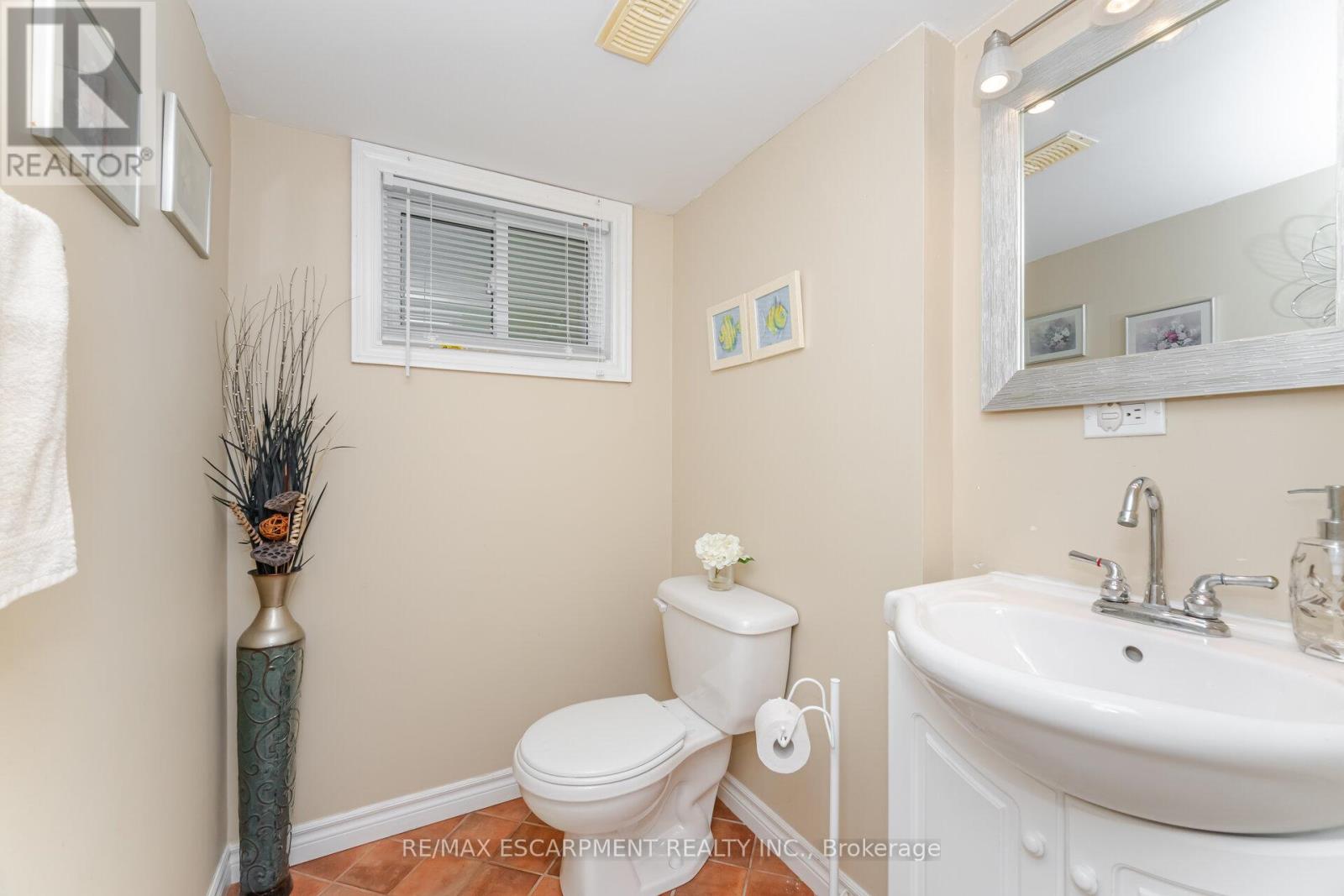 70 Cobblehill Road, Halton Hills, Ontario  L6X 1X3 - Photo 33 - W12397928