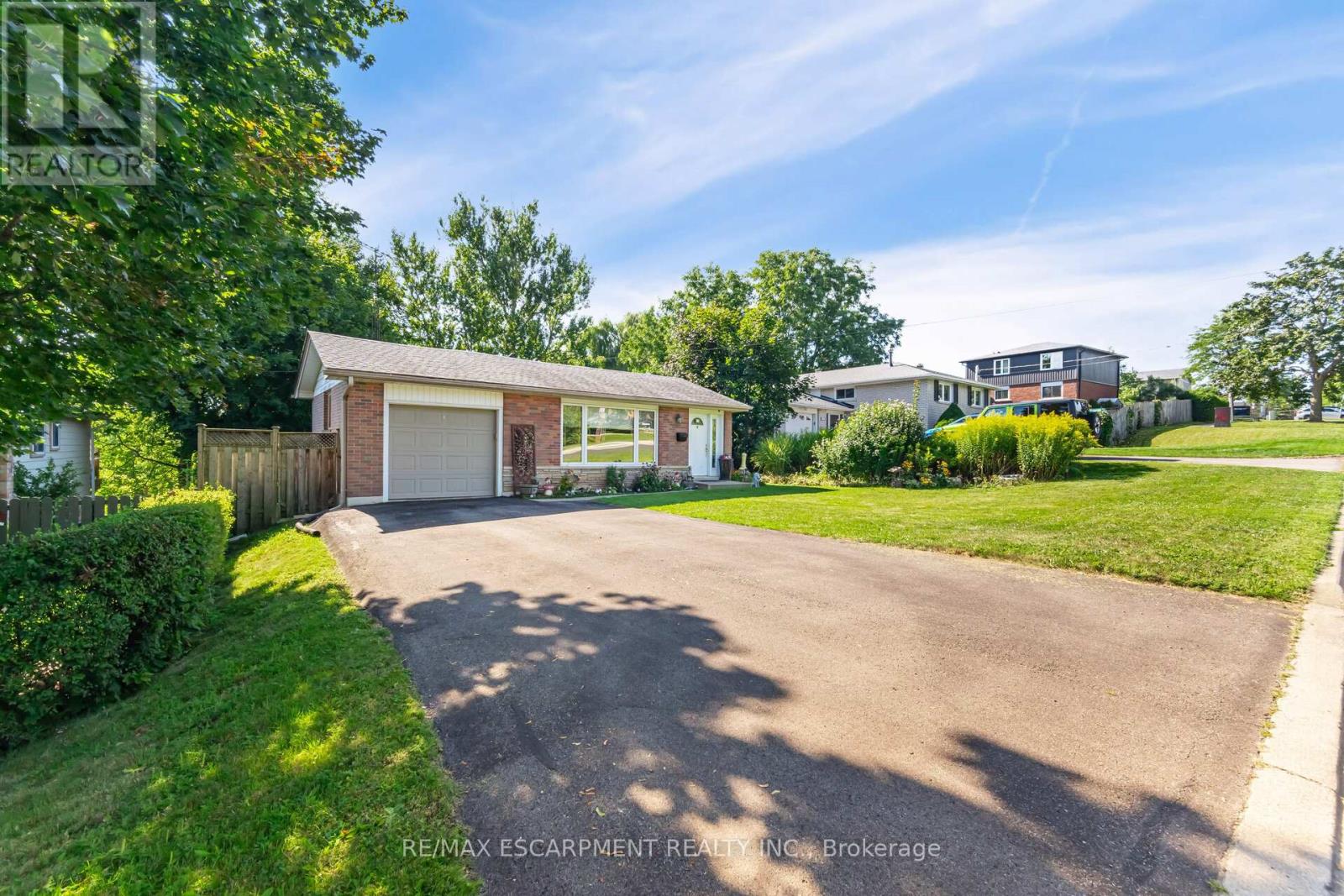 70 Cobblehill Road, Halton Hills, Ontario  L6X 1X3 - Photo 6 - W12397928