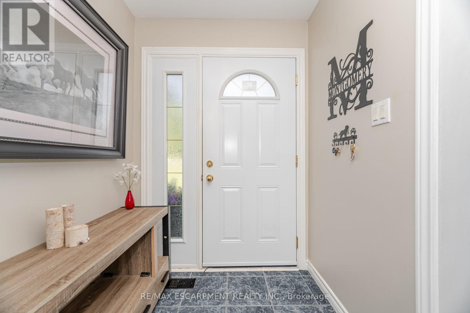 70 Cobblehill Road, Halton Hills, Ontario  L6X 1X3 - Photo 9 - W12397928