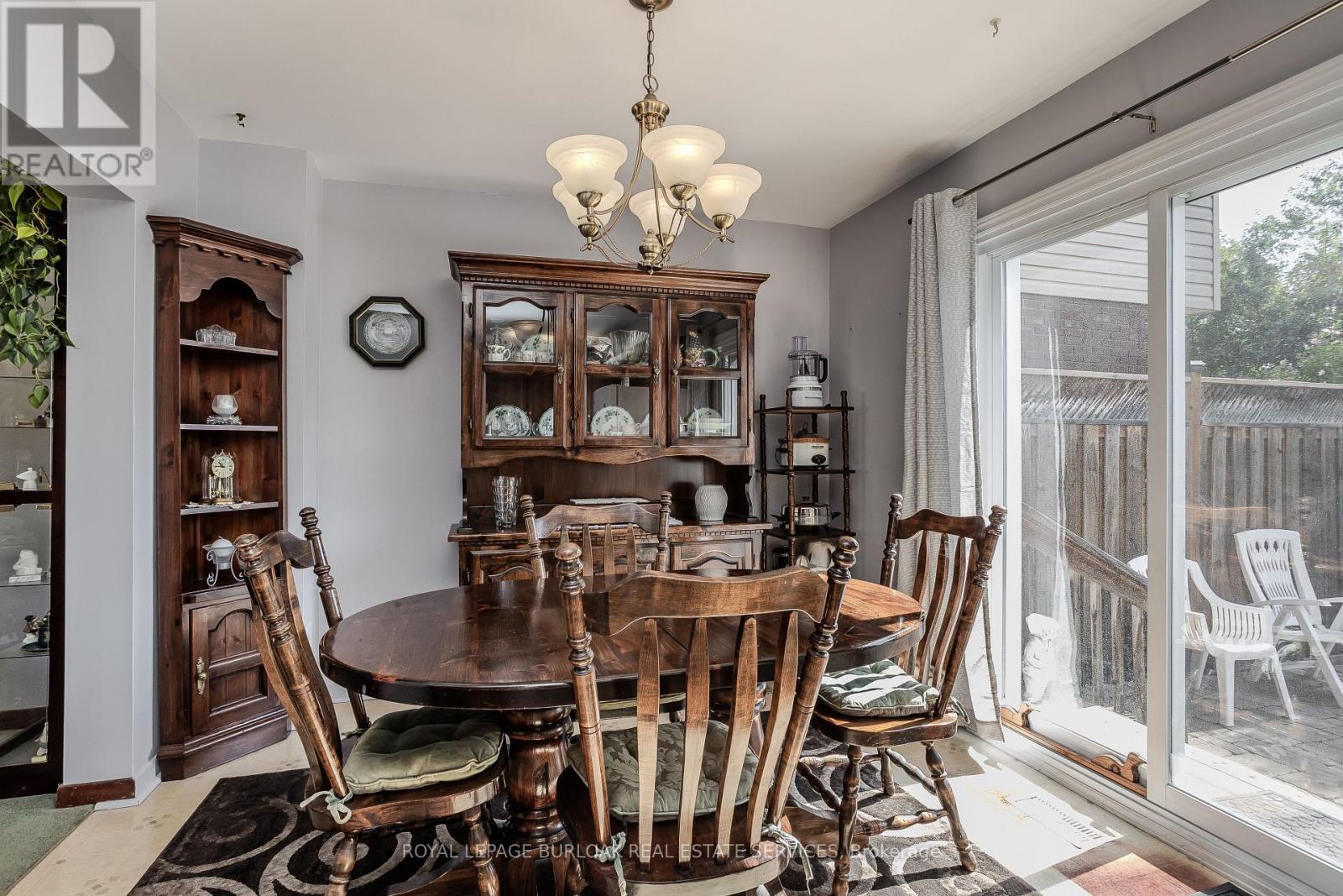 1254 Treeland Street, Burlington, Ontario  L7R 3T6 - Photo 13 - W12397931