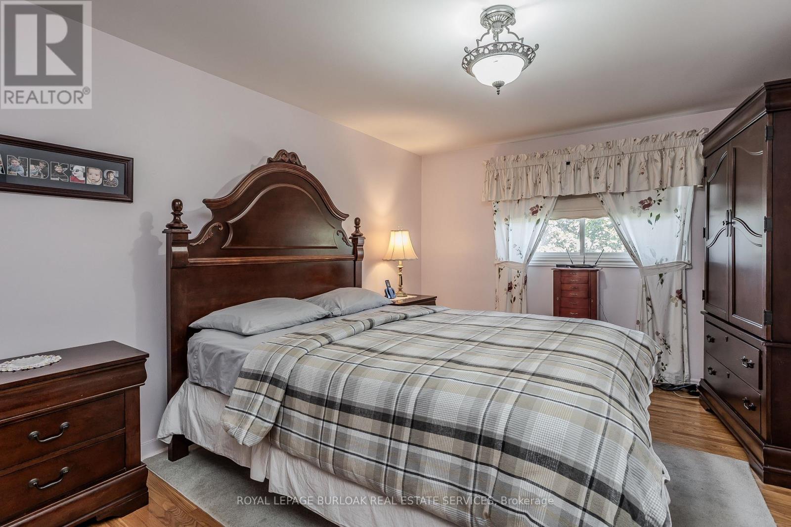 1254 Treeland Street, Burlington, Ontario  L7R 3T6 - Photo 17 - W12397931