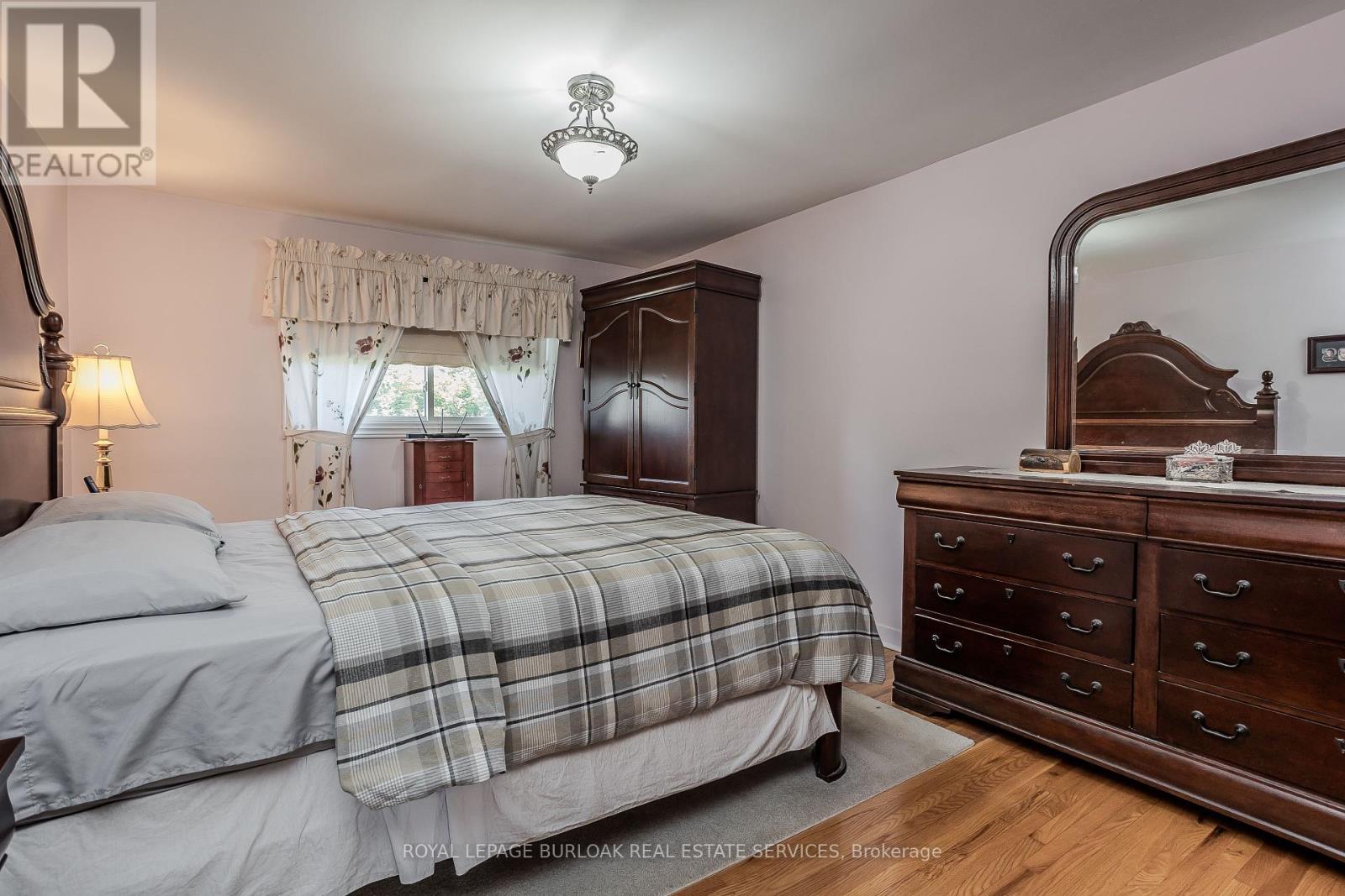 1254 Treeland Street, Burlington, Ontario  L7R 3T6 - Photo 18 - W12397931