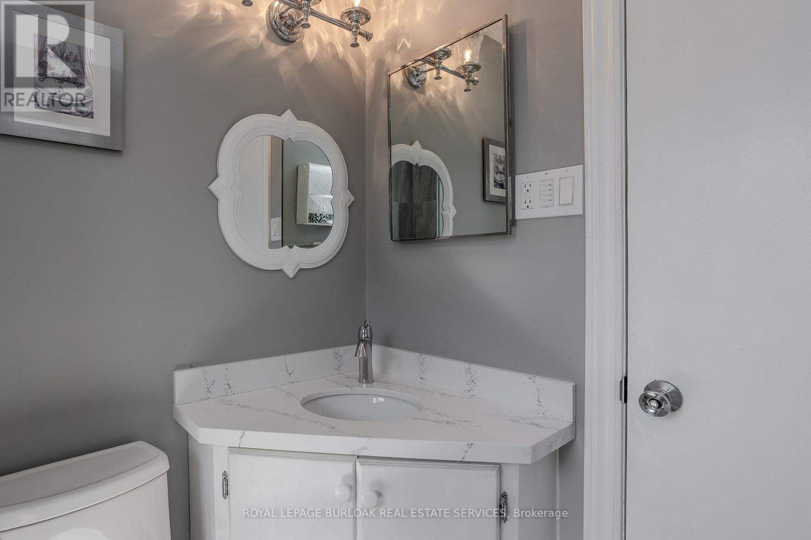 1254 Treeland Street, Burlington, Ontario  L7R 3T6 - Photo 20 - W12397931