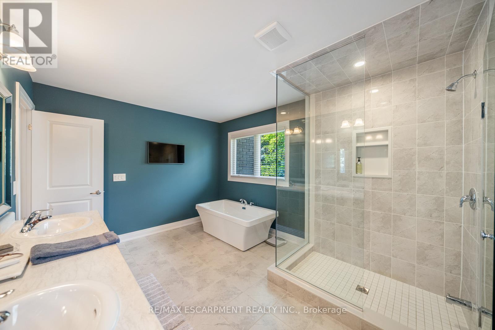 465 Adelaide Street, Wellington North, Ontario  N0G 1A0 - Photo 33 - X12397901