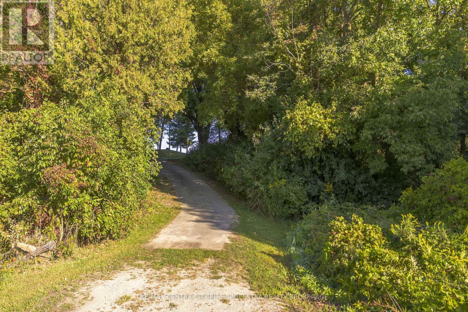 4514 Cromarty Drive, Thames Centre, Ontario  N0L 1V0 - Photo 40 - X12398161